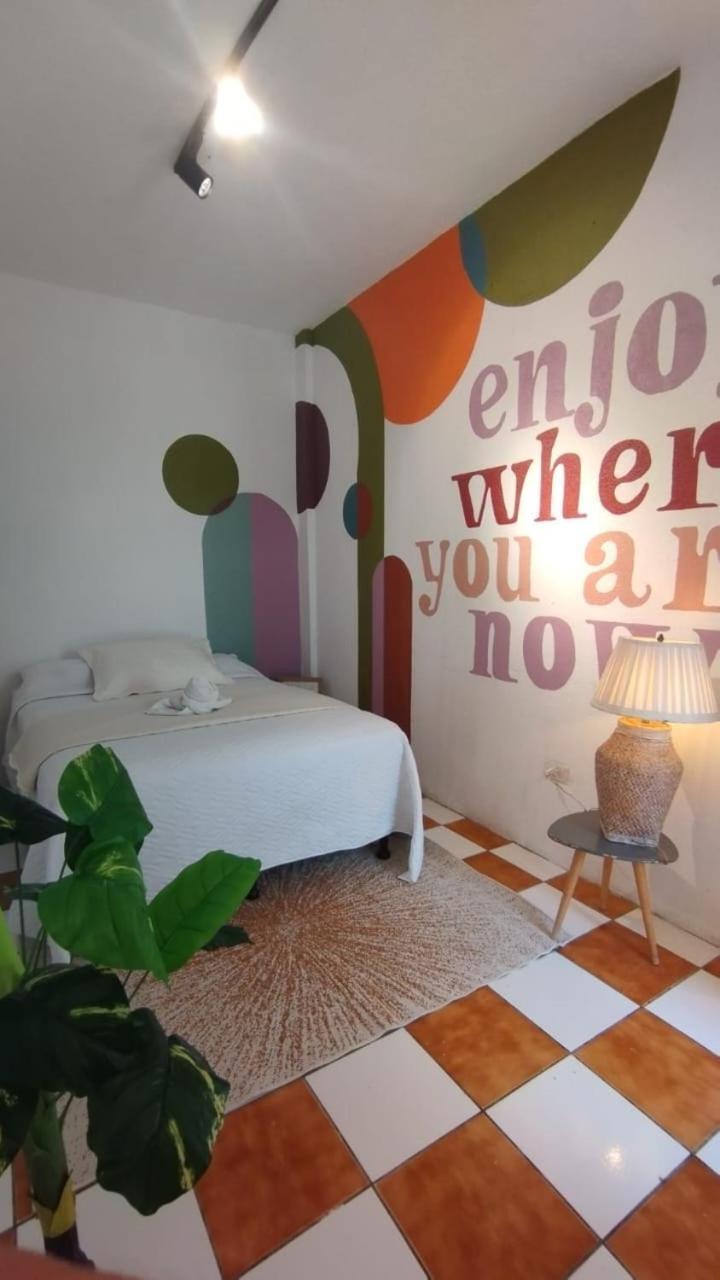 Хостел Lemon Tree Santa Cruz Санта-Крус-ла-Лагуна Экстерьер фото